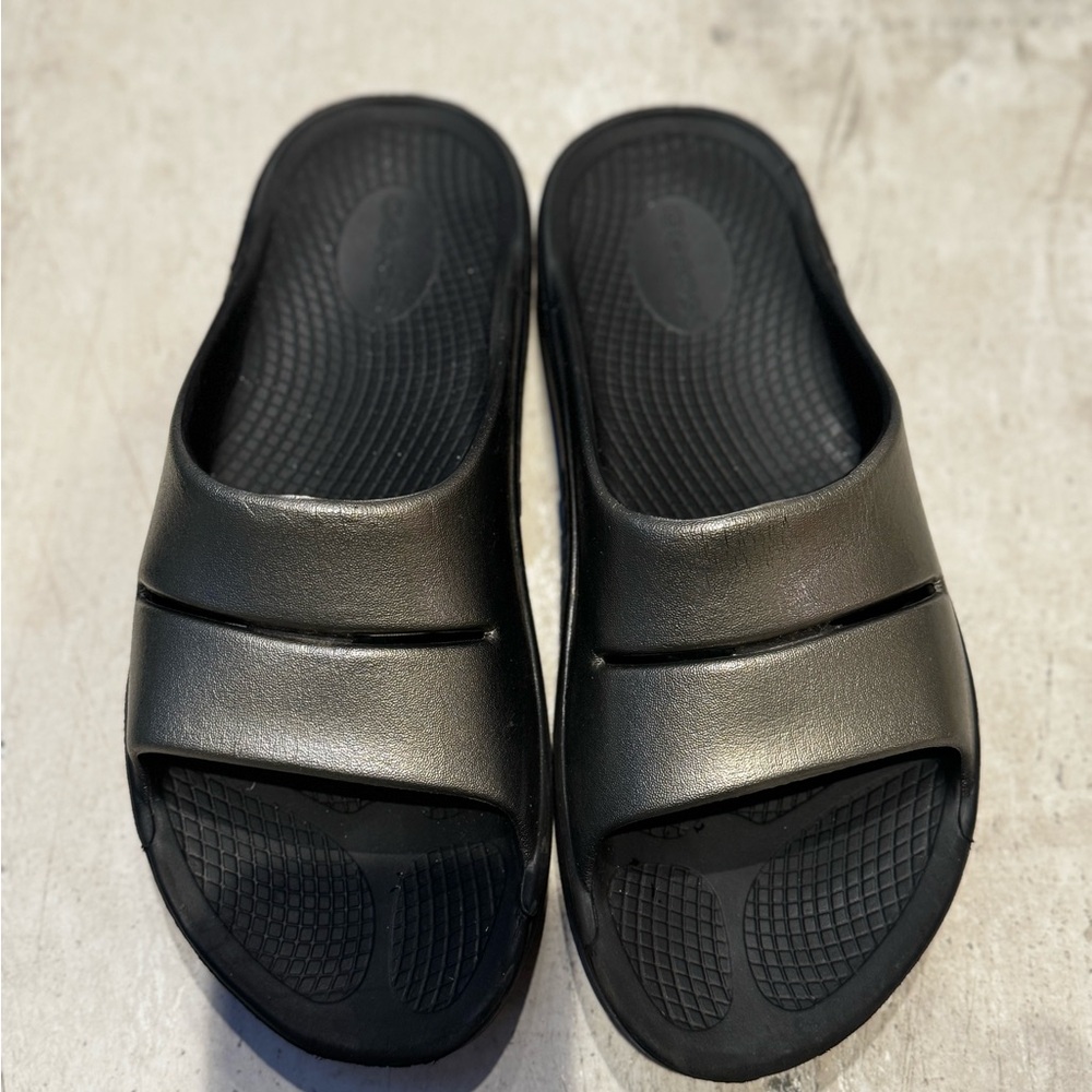 OOFOS Black Slide Sandals